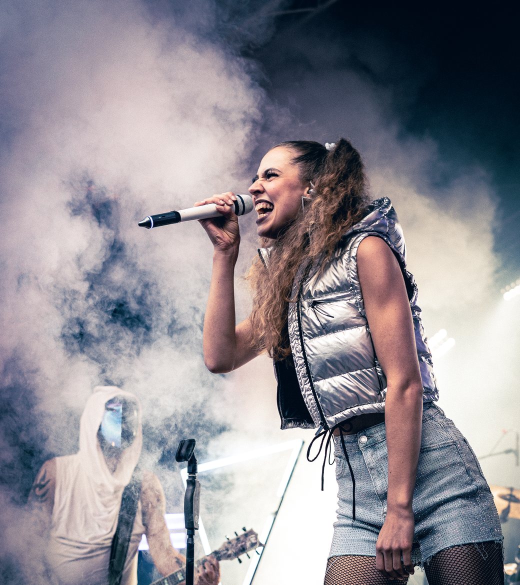ENFYS Sängerin live